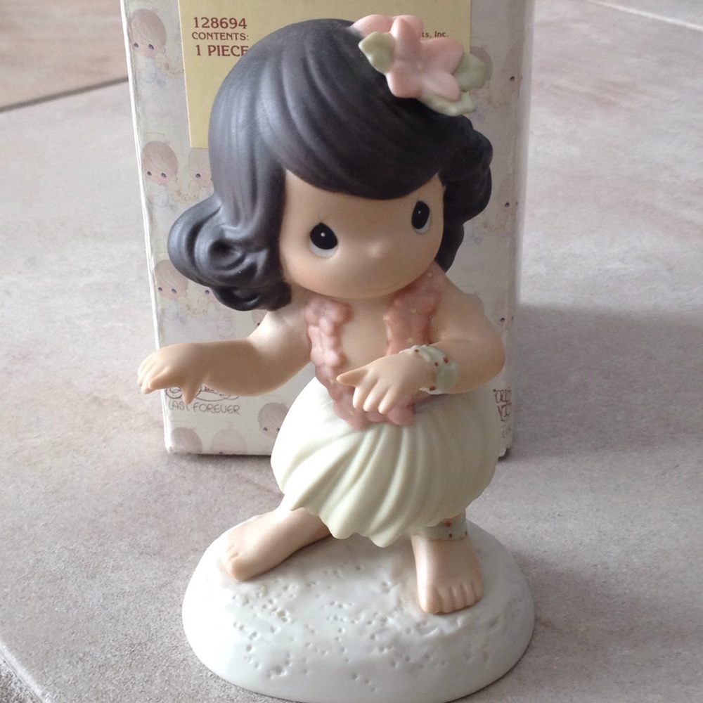 Precious moments happy hula days